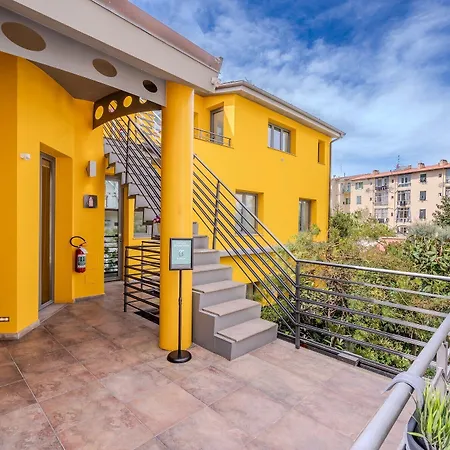Hotiday Aparthotel Firenze-3